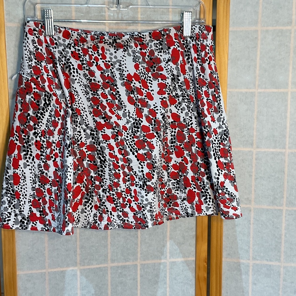 Stylish Red and Black Patterned Skort